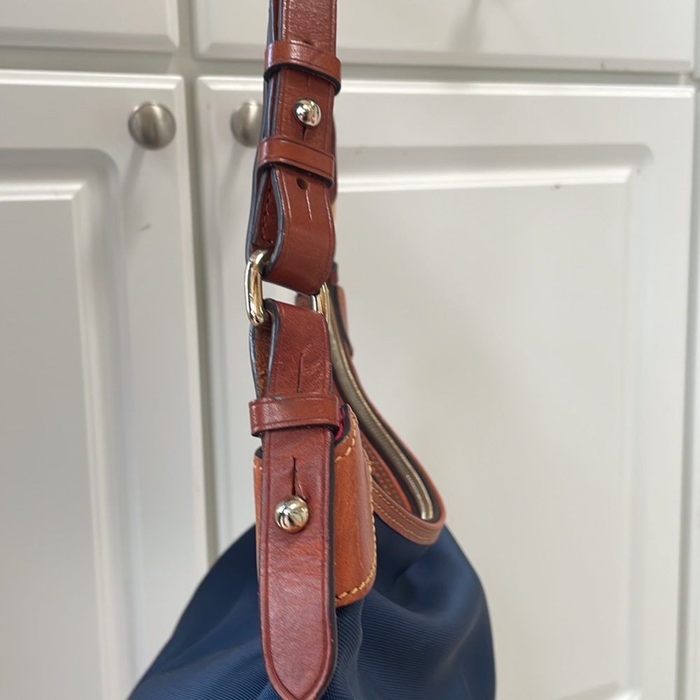Dooney and Bourke large Erica satchel bag - Picture 3 of 10